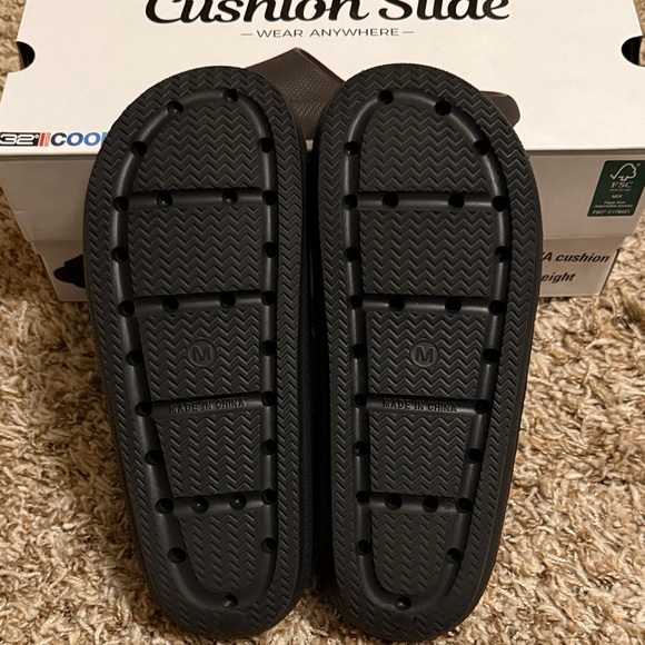 32 Degrees Unisex Black Slide Sandals - Picture 4 of 9